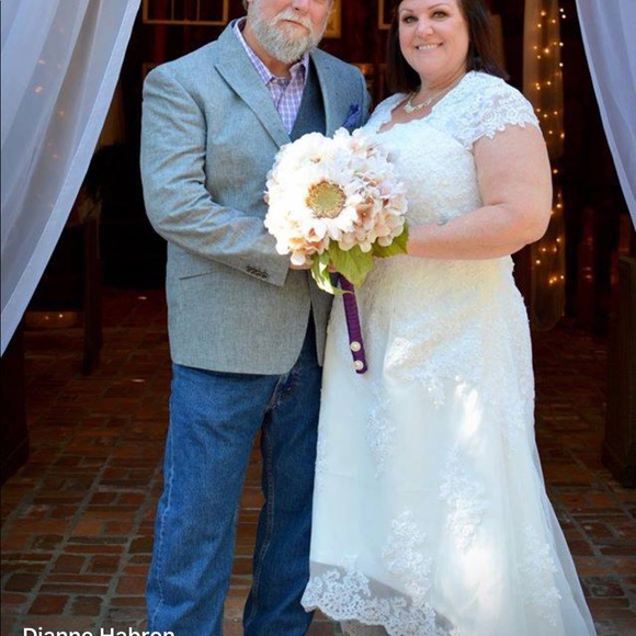Ivory Lace Wedding Gown (Custom Made) - Picture 5 of 6